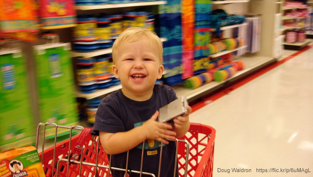 楽しく英語を学ぶ子供